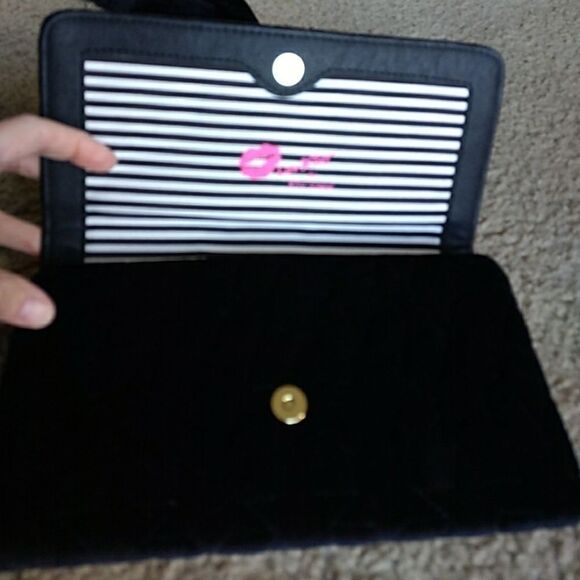 *Sale* Betsey Johnson Black Fuzzy Stars Crossbody bag - Picture 4 of 4